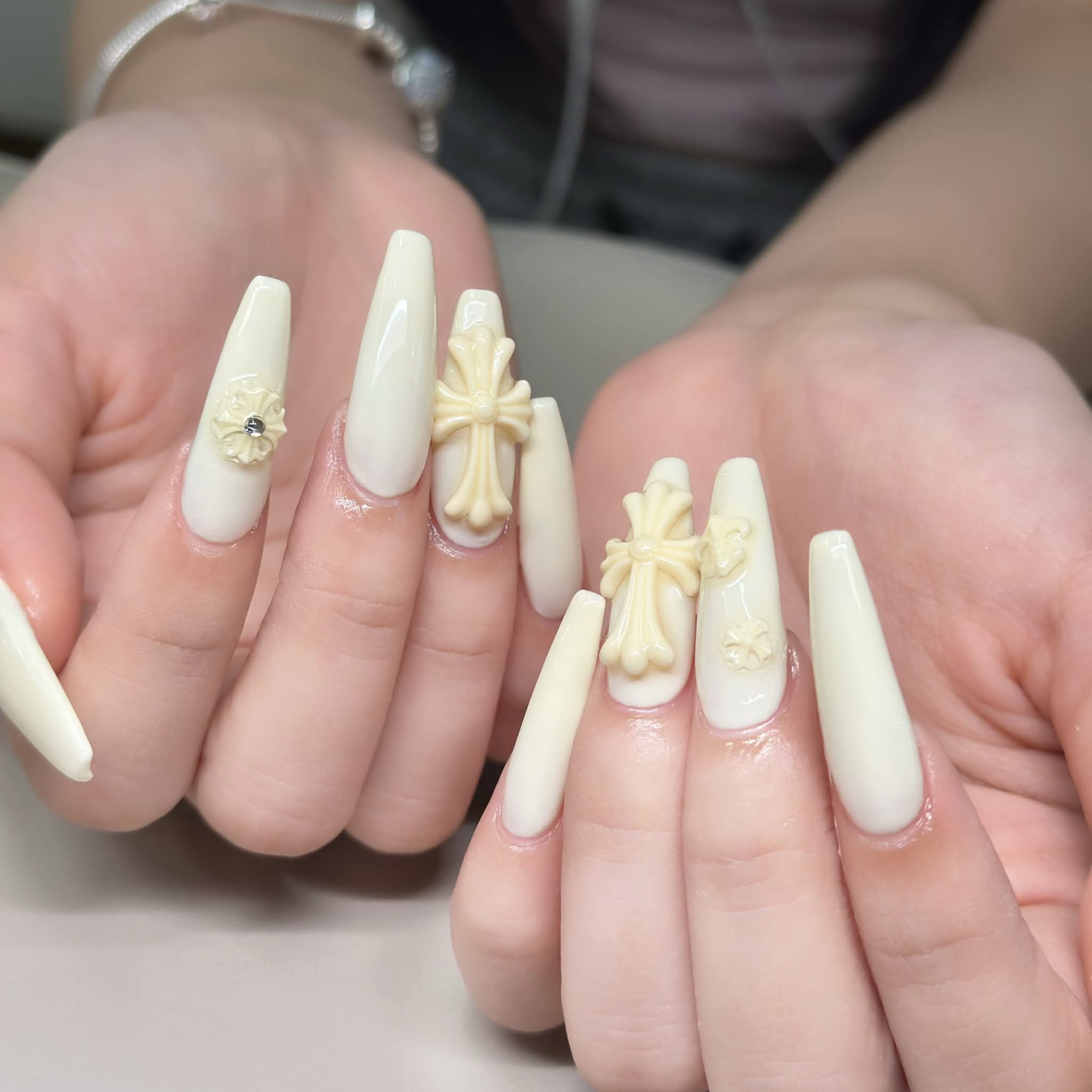 NAILS168_AN