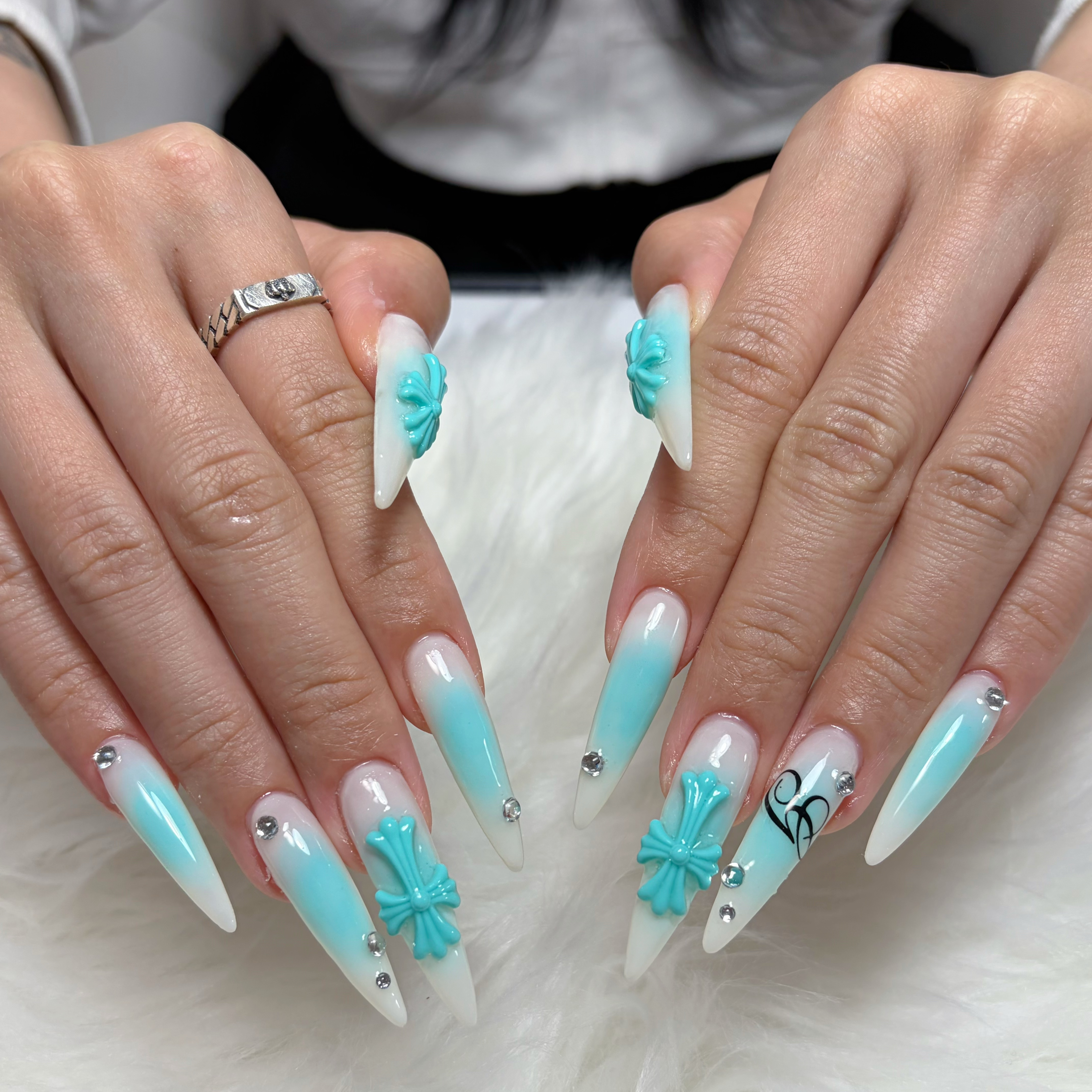 Huyn_Nail_