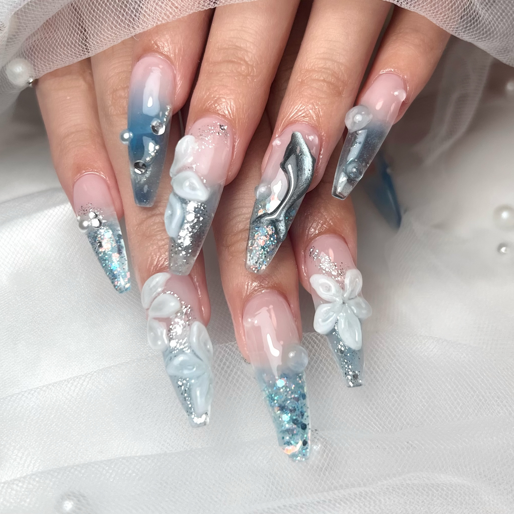 Nails_Loa