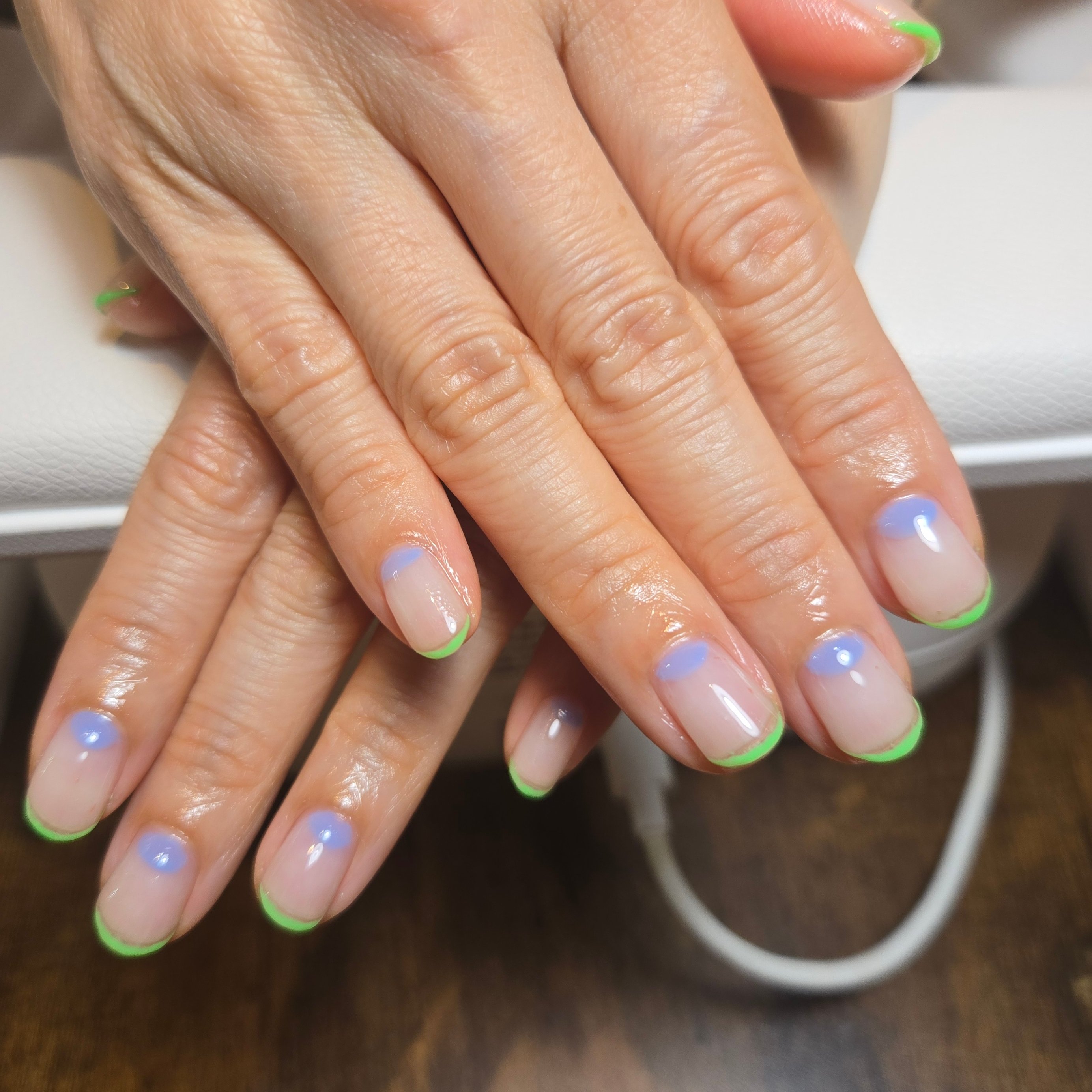 emust.nail