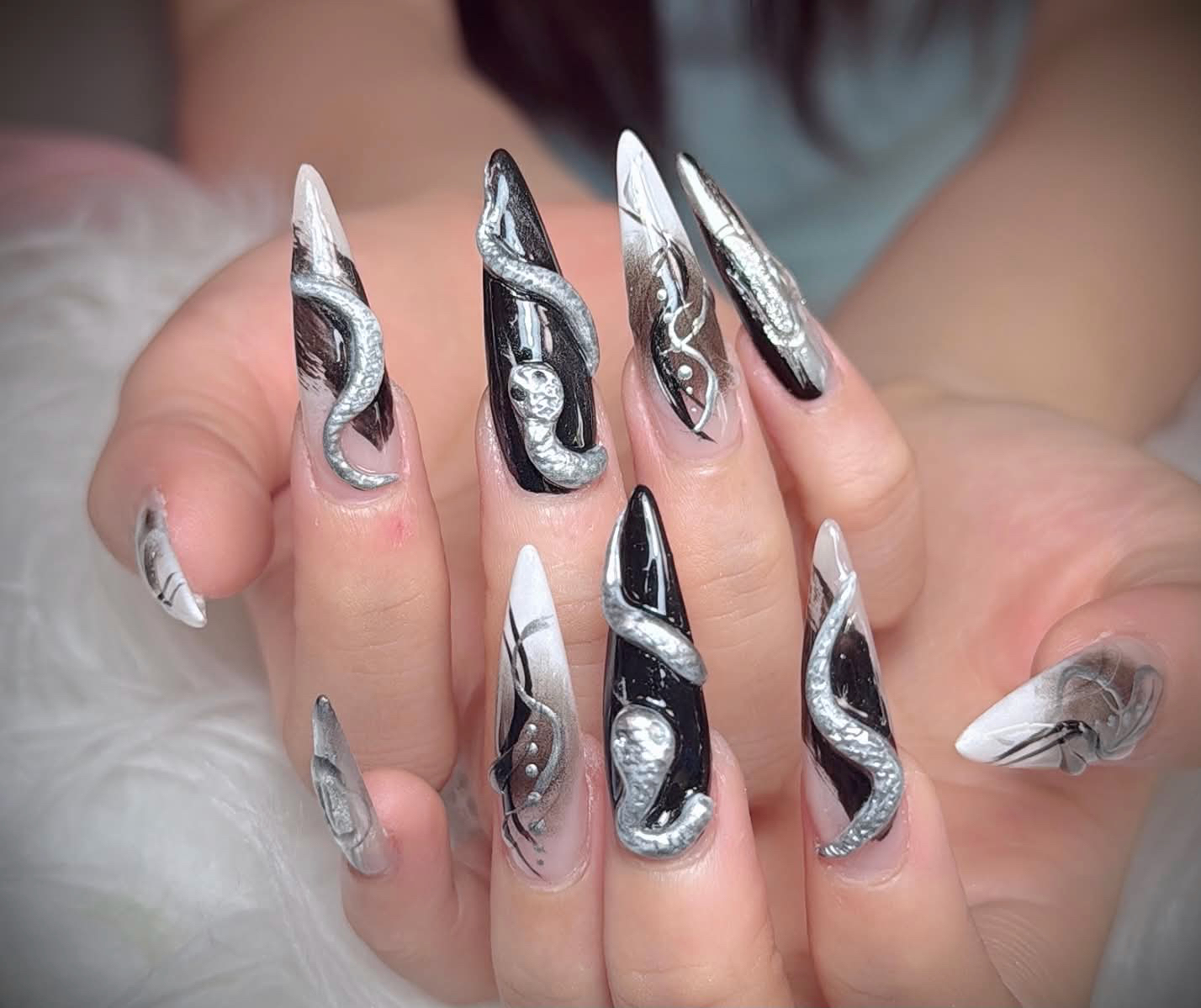 LUNA_Nails