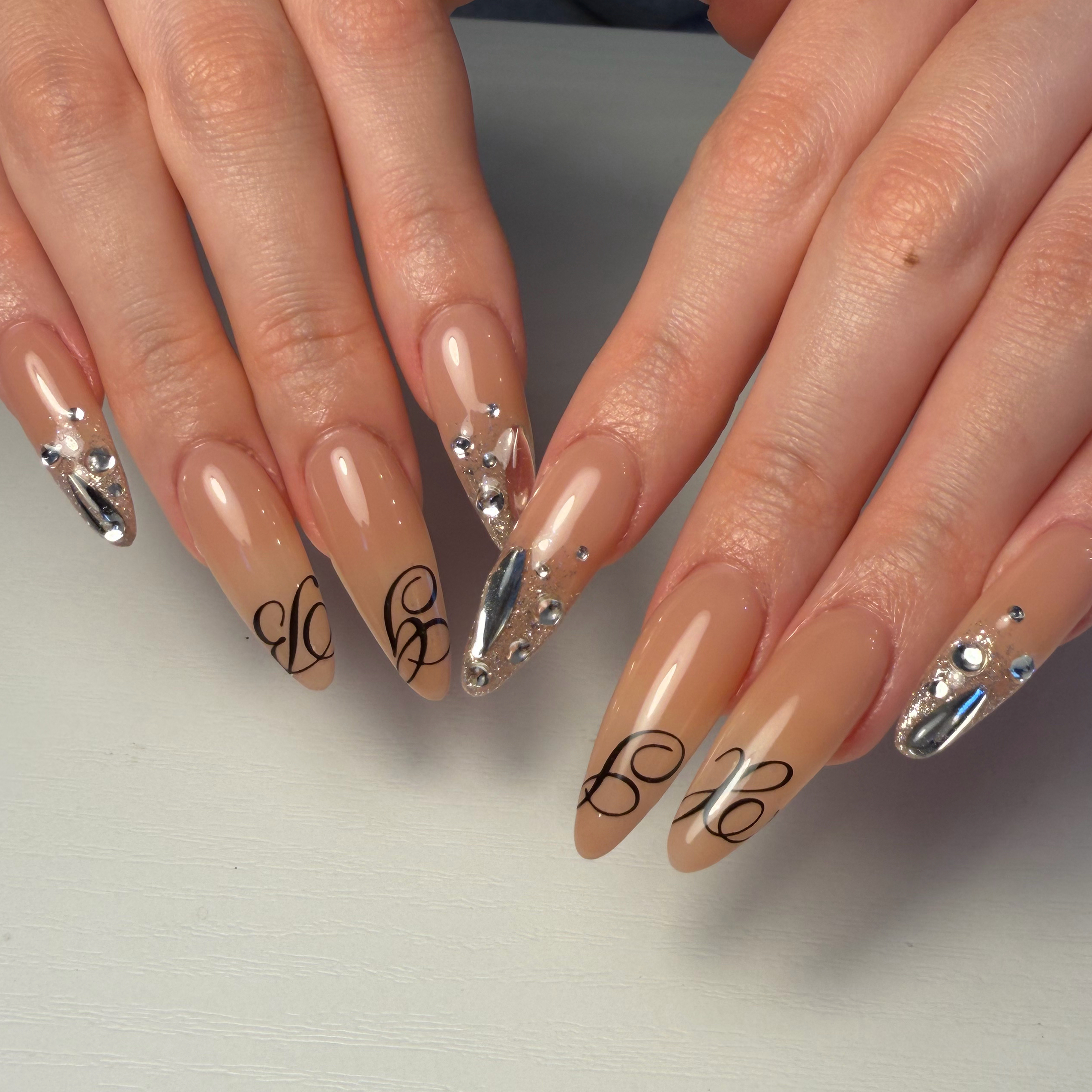 Aura.nail