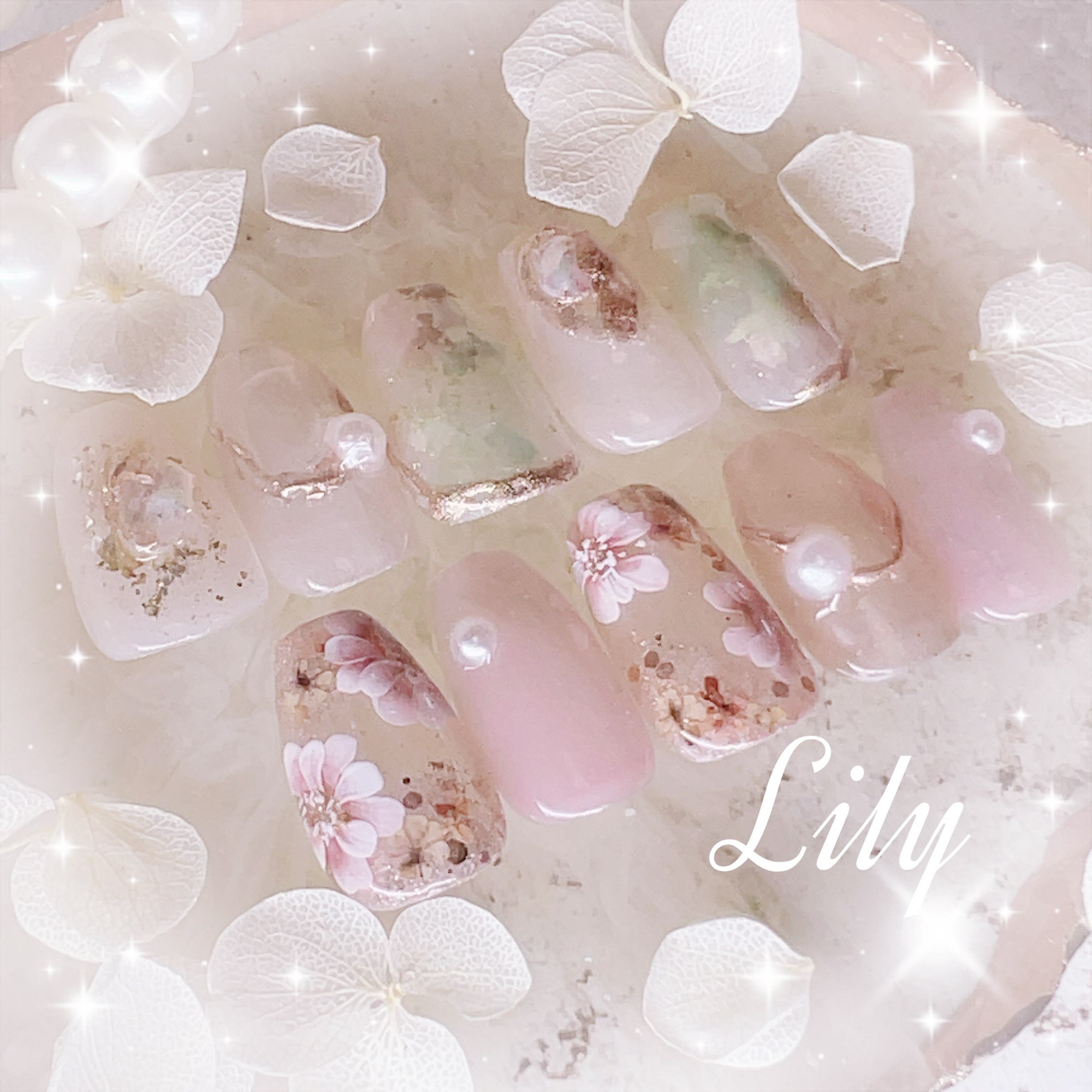 Lily.nail