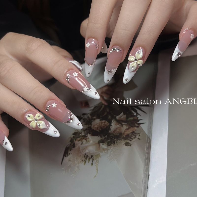 Nail salon. ANGEL