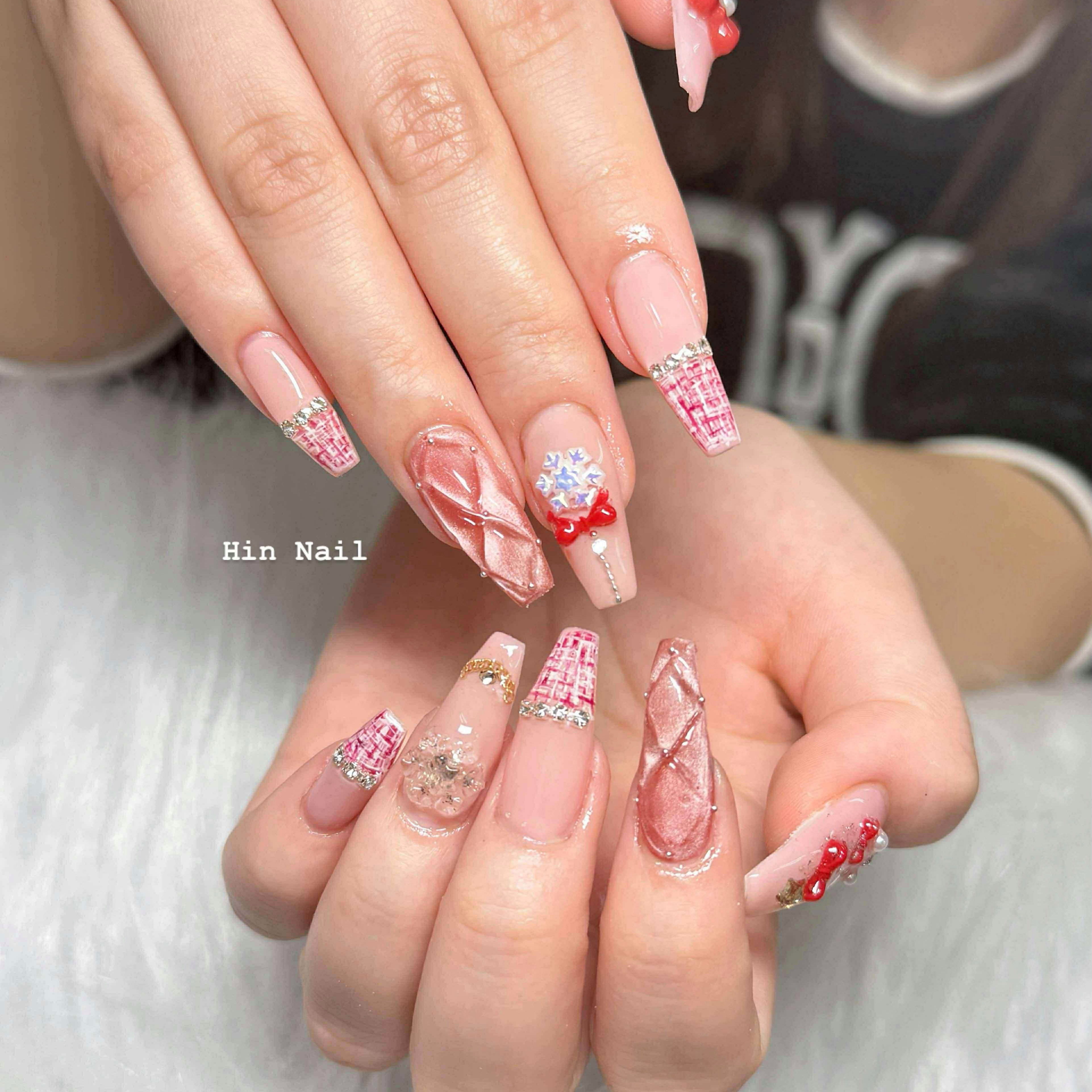 hin_nails
