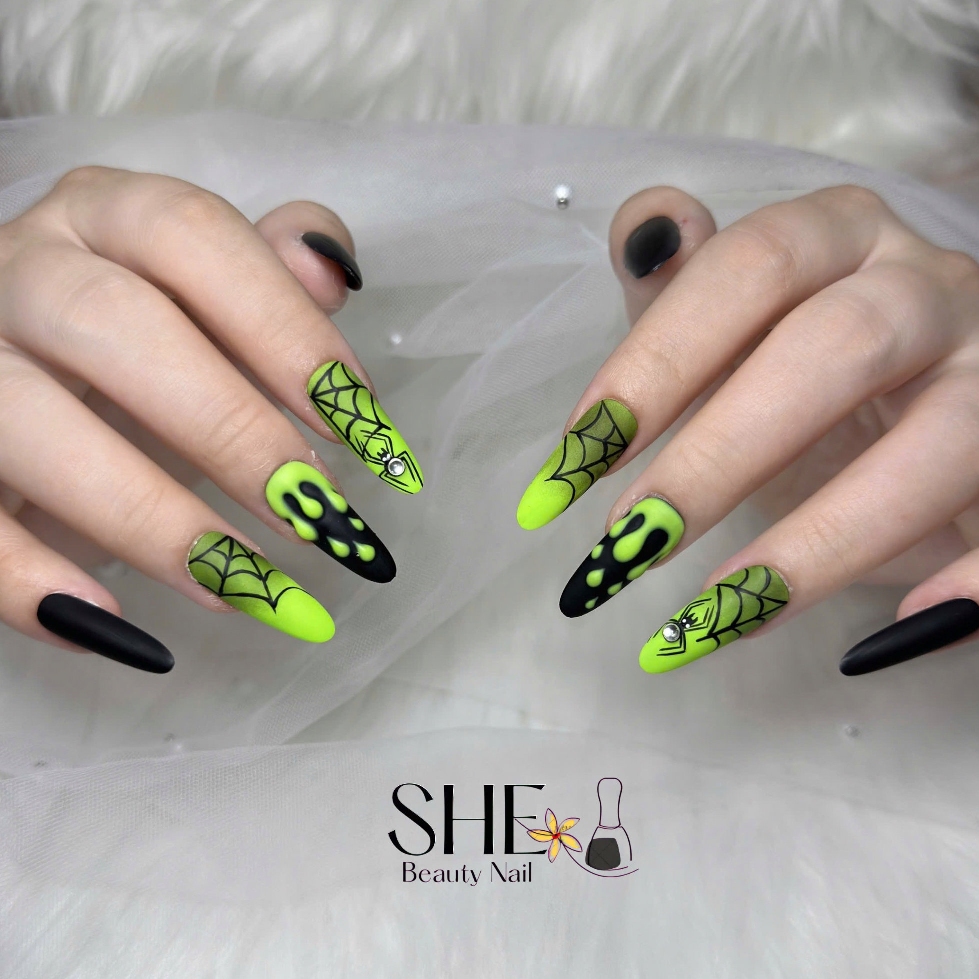 SHE_NAIL_