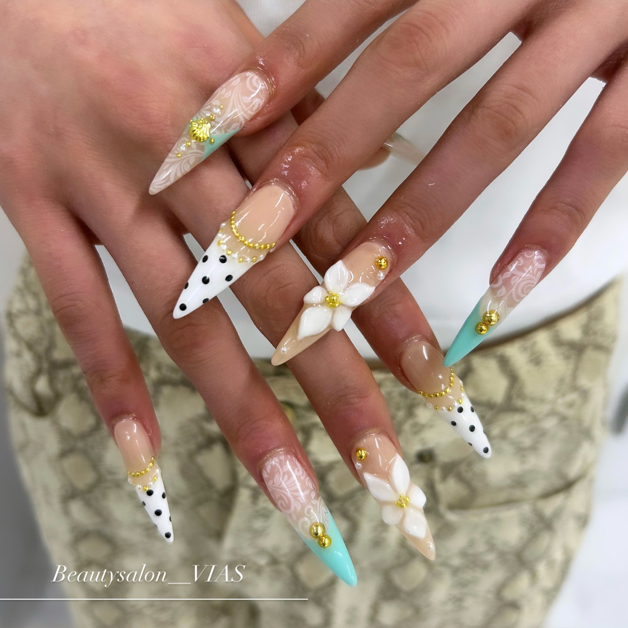 VIAS__nail