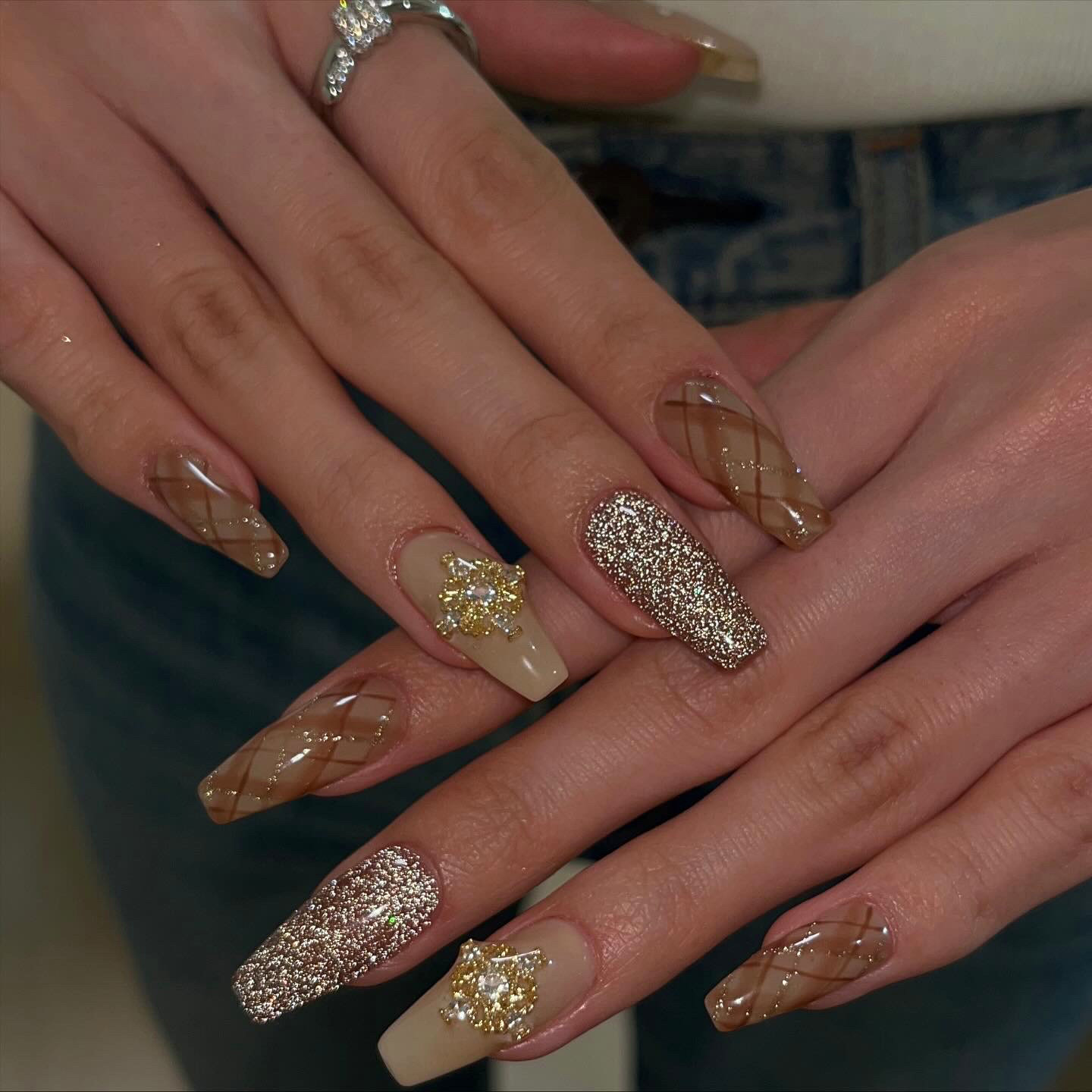 nails_maho