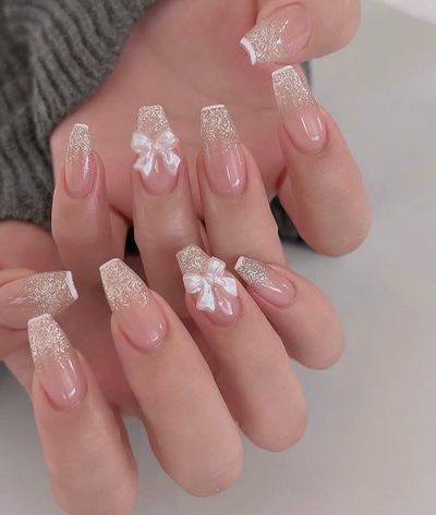 (チップ長さ出し）グラデーションorミラー+パーツ2個90分

ョンorミラ