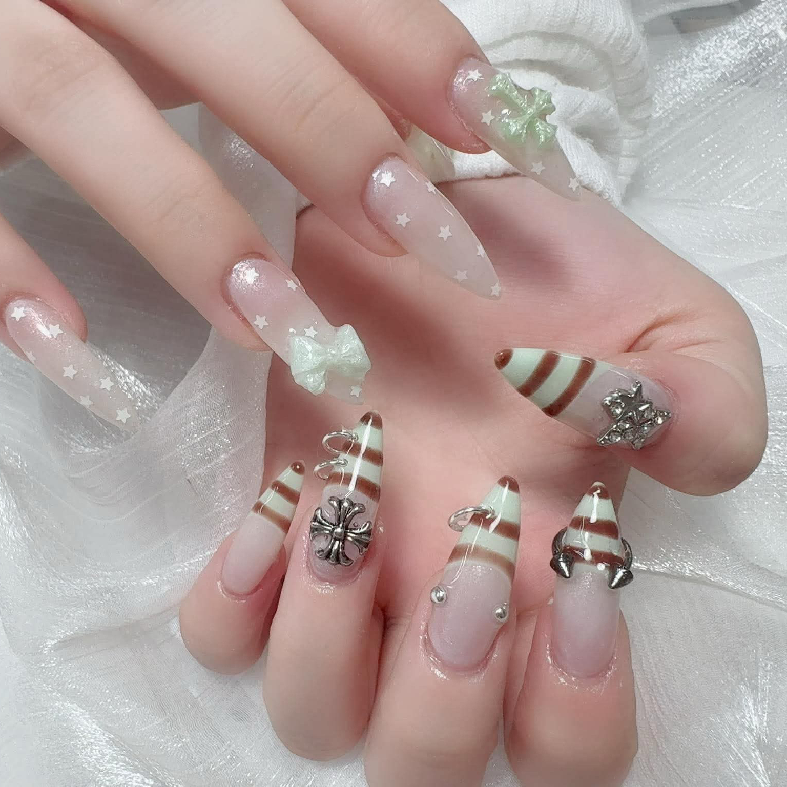 Har02_Nail