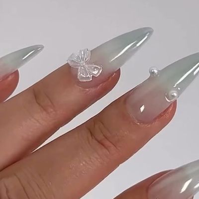 パーツ2つ無料✨️グラデーション×ちゅるちゅるオーロラ🫧ネイル