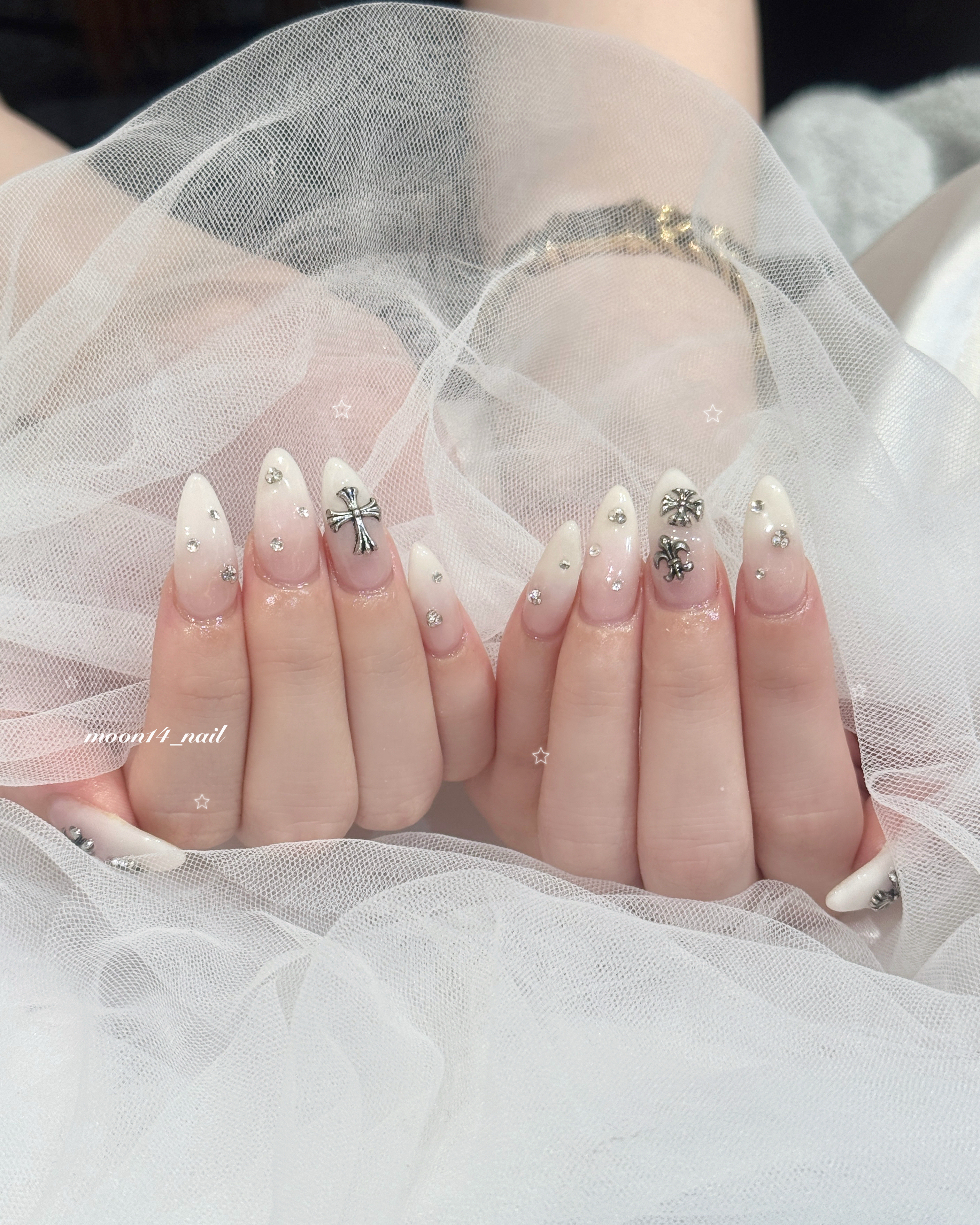 moon14_nail