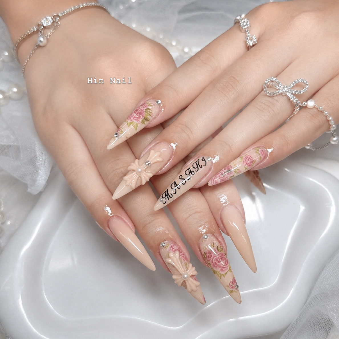 Hin_Nail