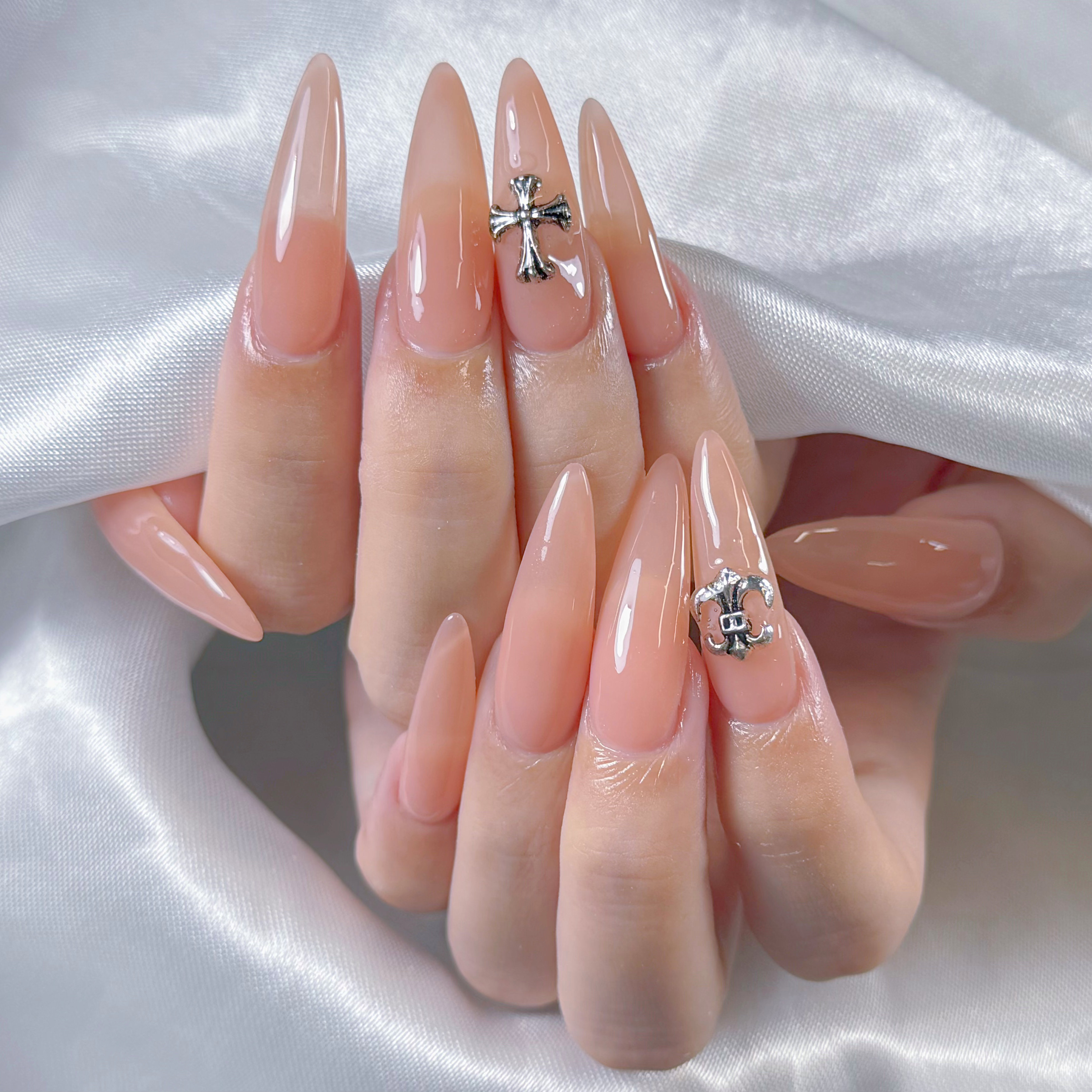LEELA_NAIL
