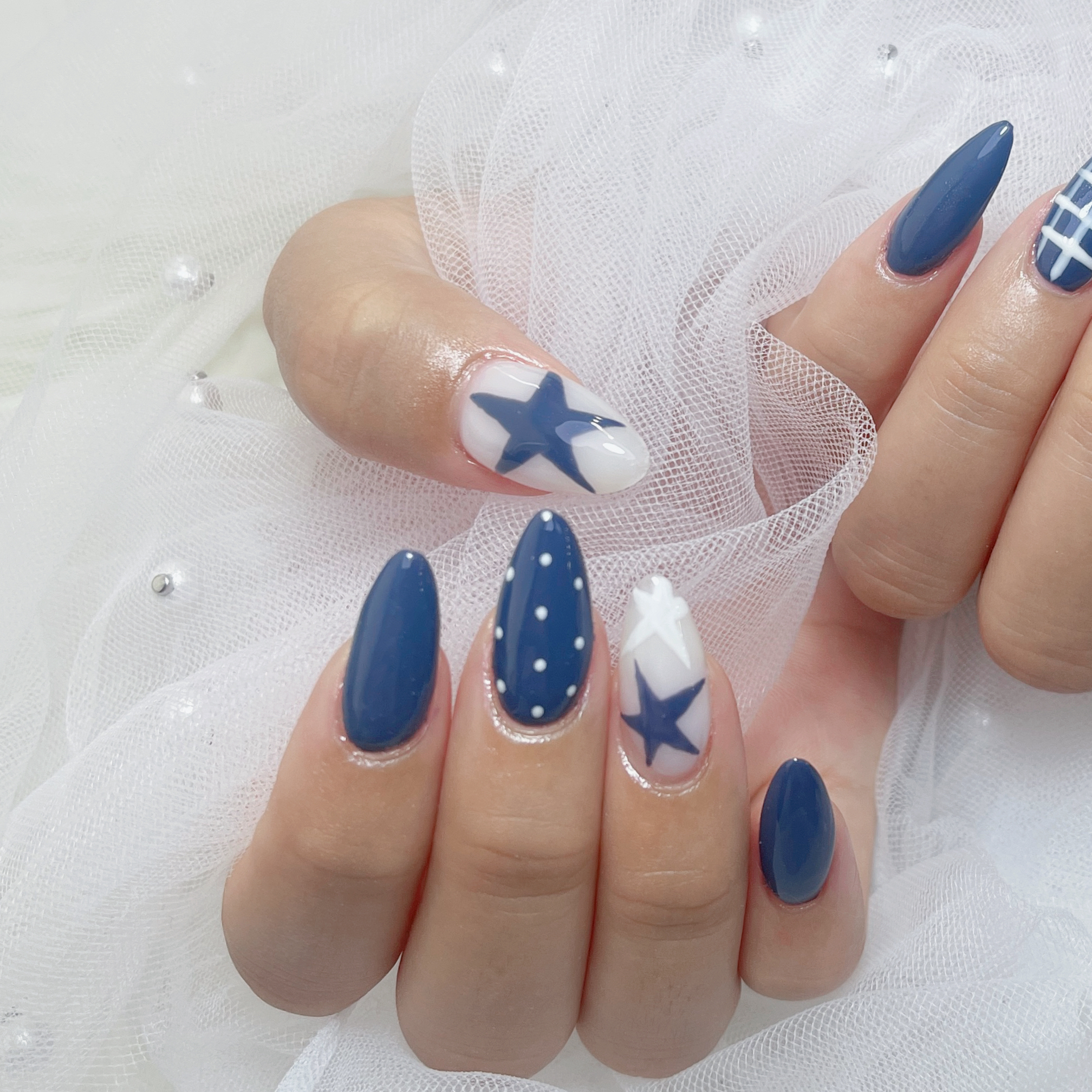 Bara_Nails