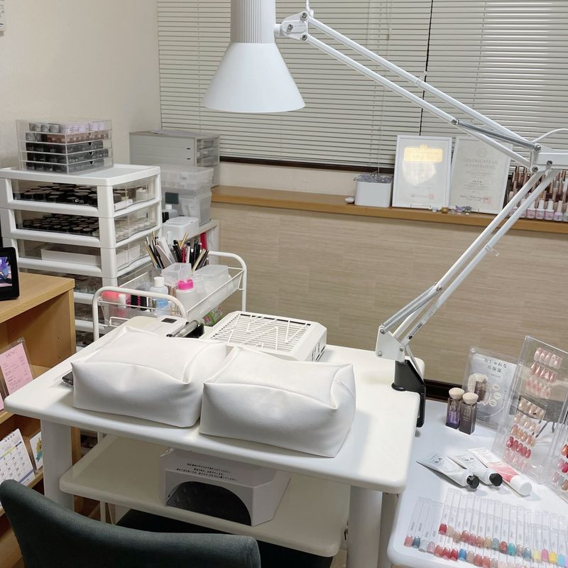 Private nail salon Lita