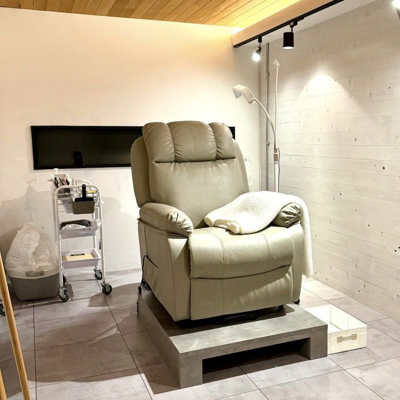 private salon 12.EYE