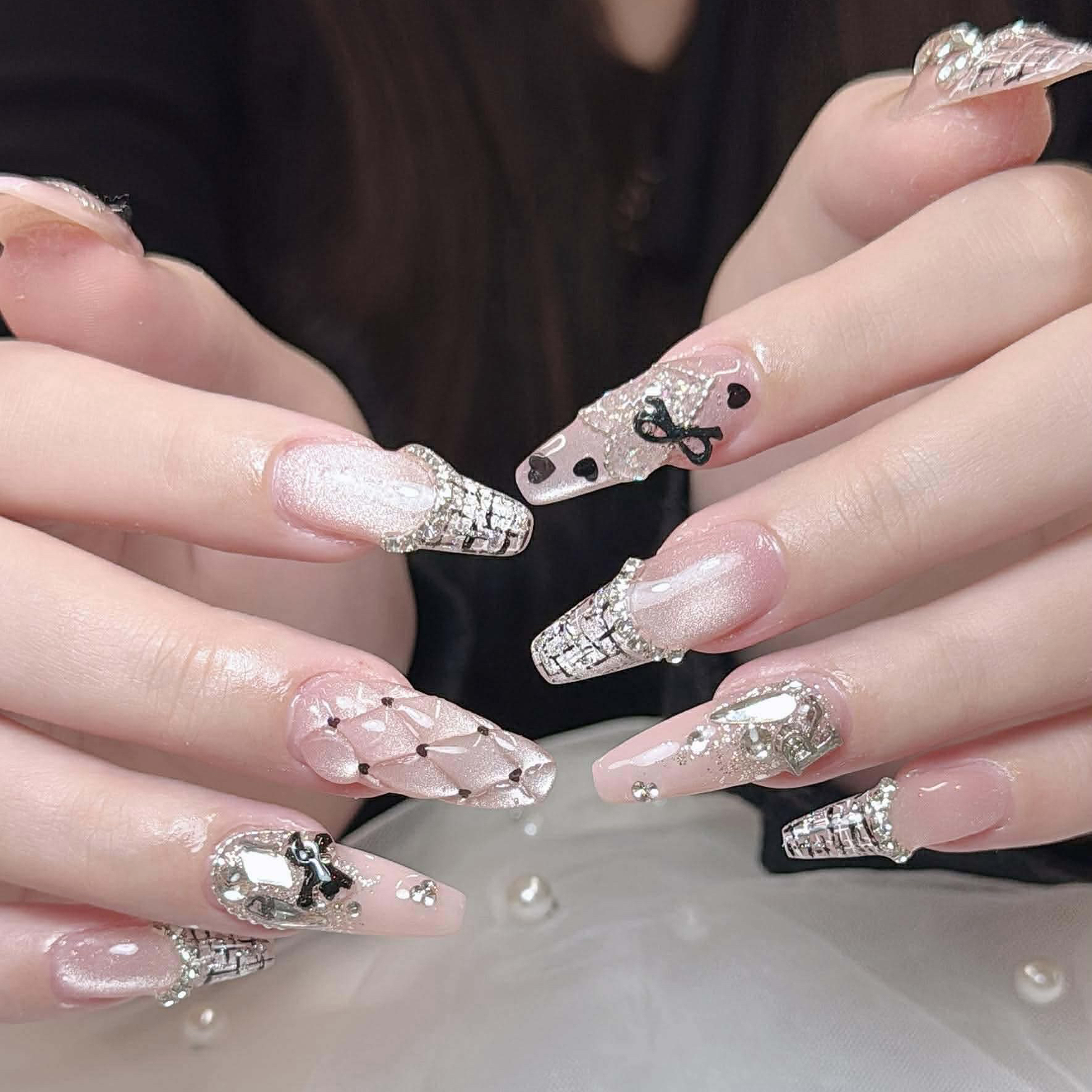 LUNA_Nails