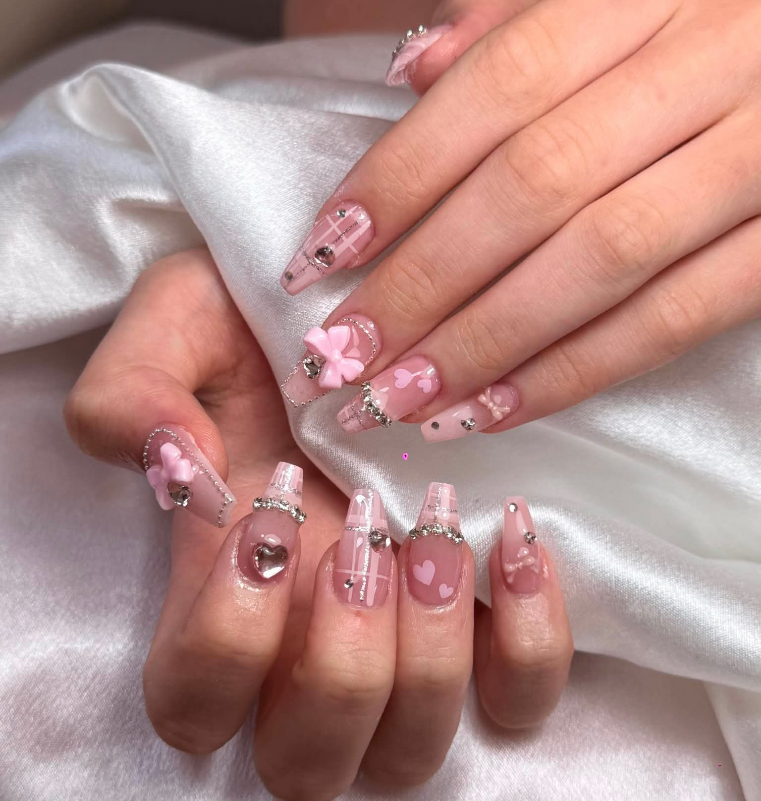 LUNA_Nails