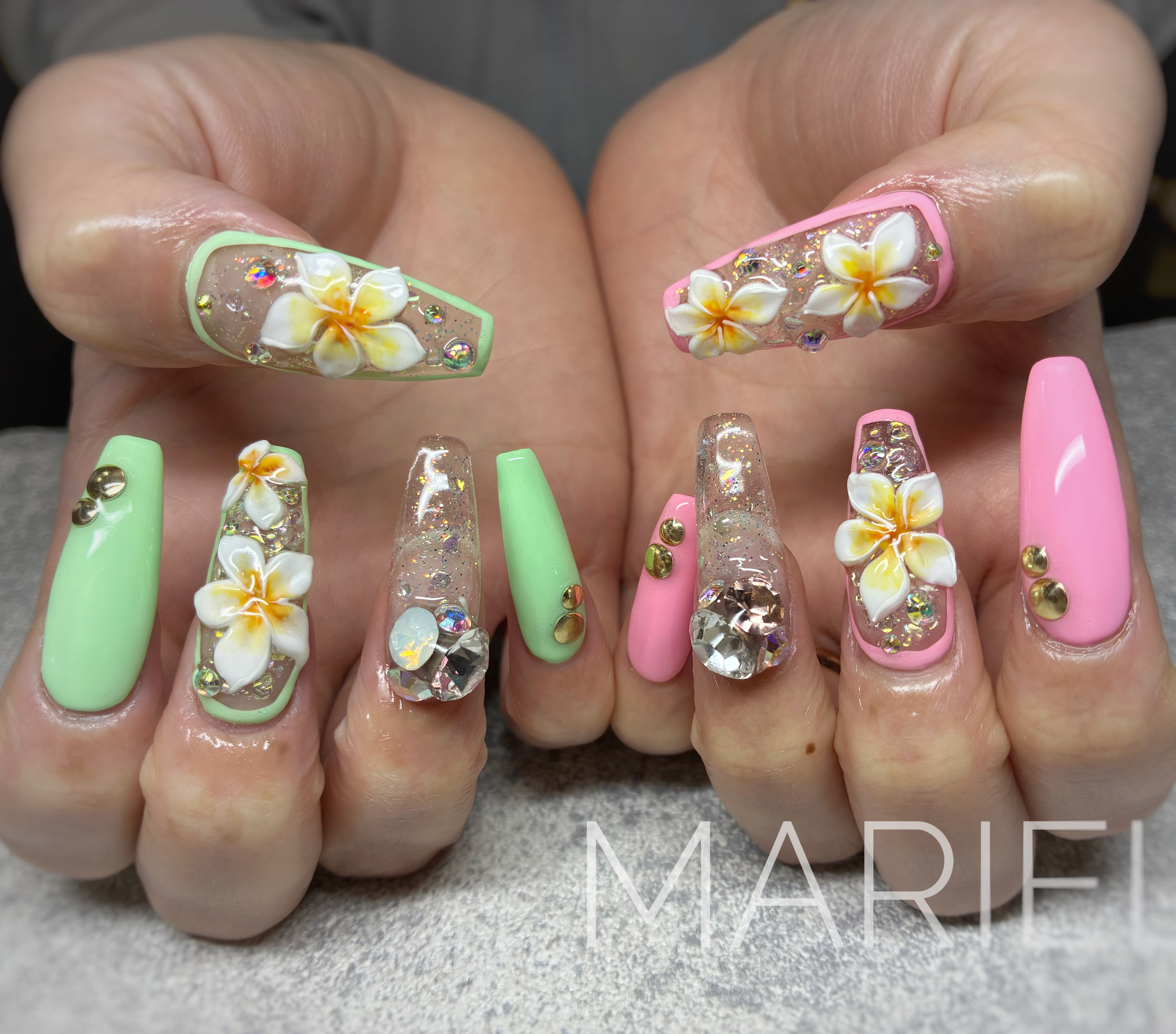 Nail_mariel