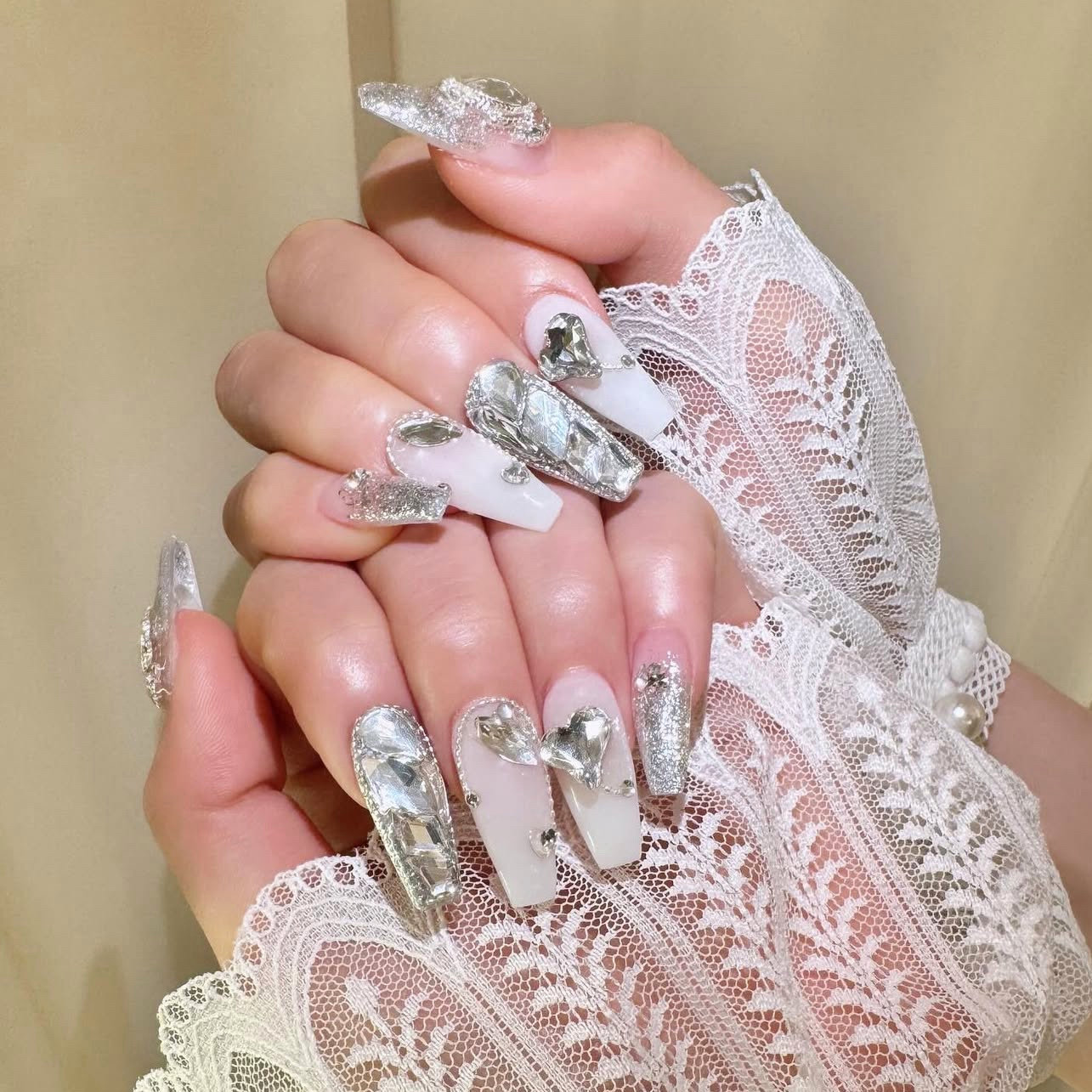 Lyn.Nail