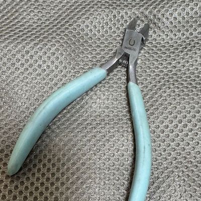 亀裂補強 (1本)長さ出し(アクリルスカルプ) 他メニューと組み合わせ必要です