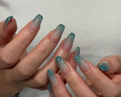 ちゅるんグラデーションネイル