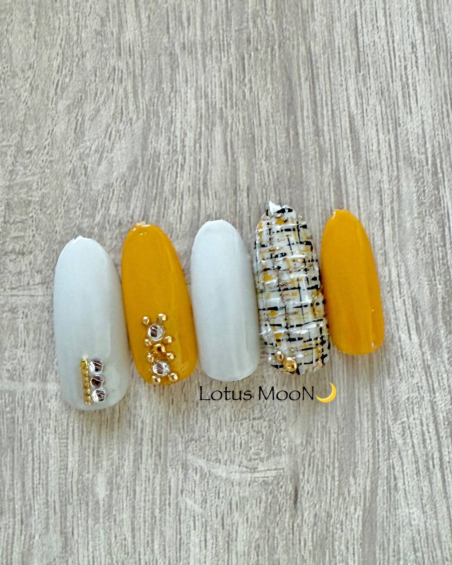 Lotus_MooN