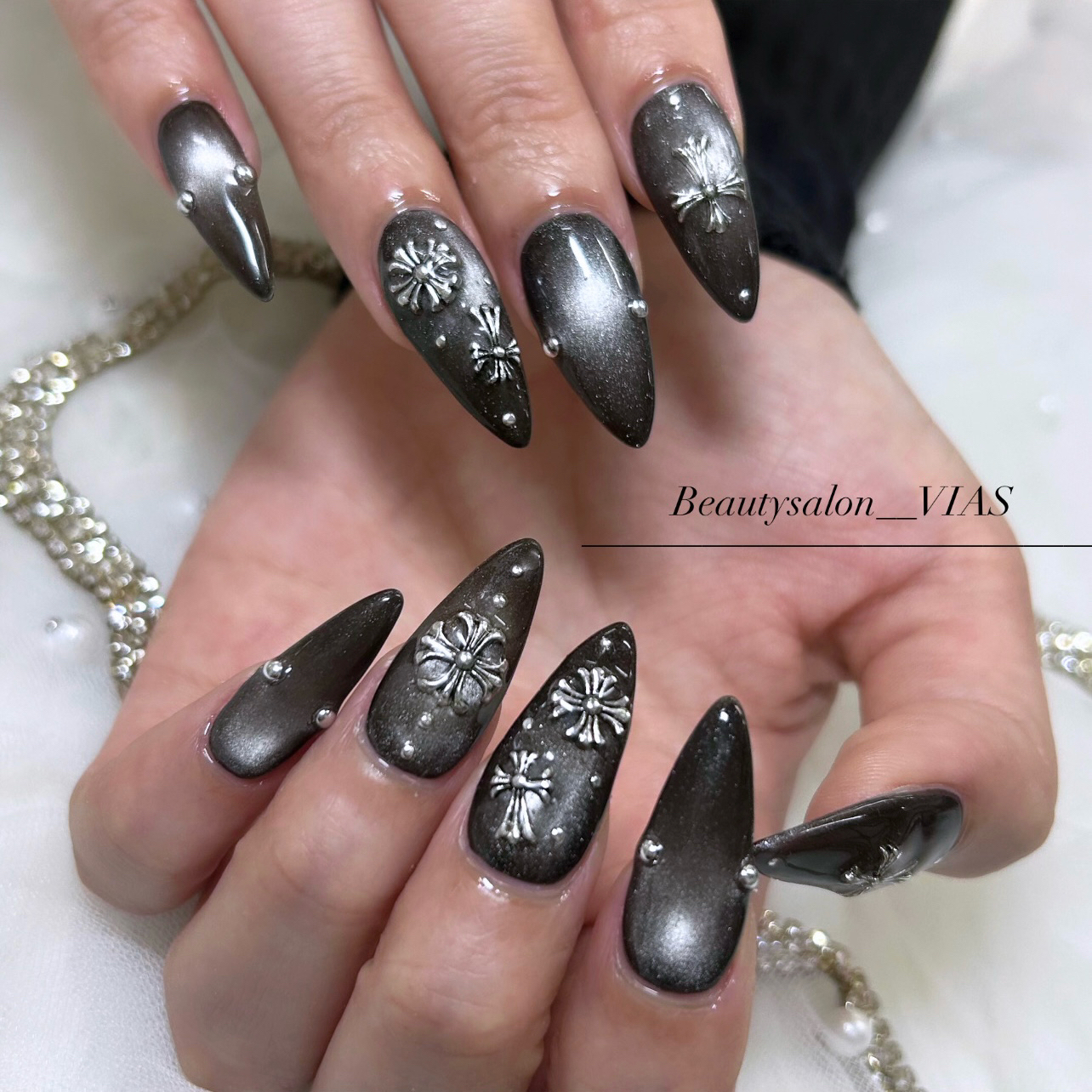 VIAS__nail