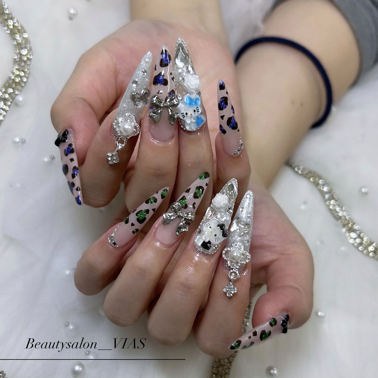 VIAS__nail
