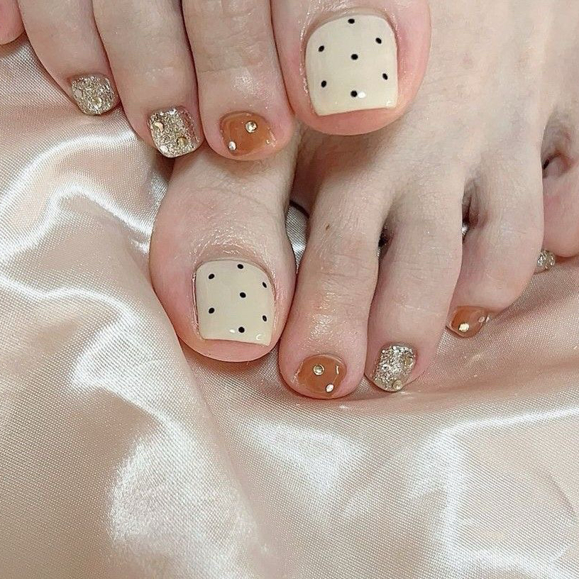Mirai_Nails
