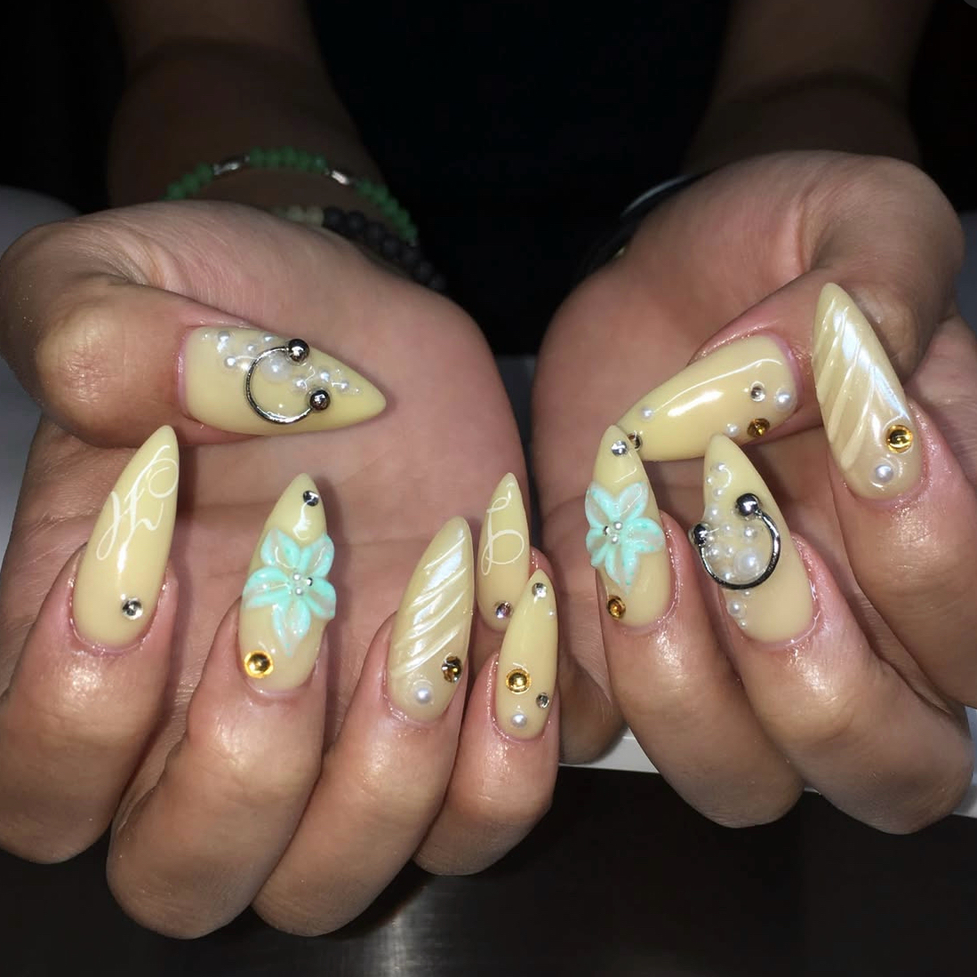 Hine_RibonNail