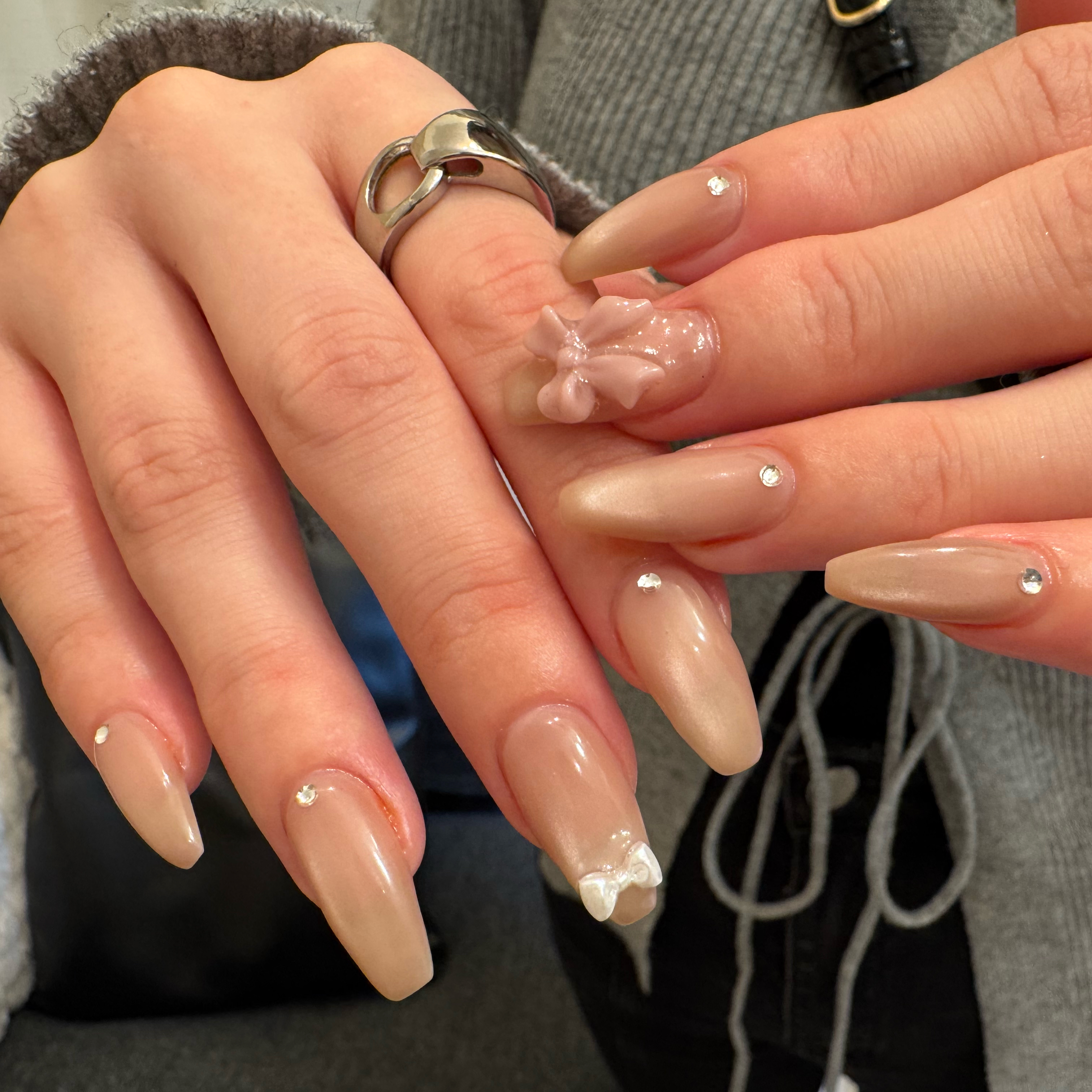 nailroom_emo
