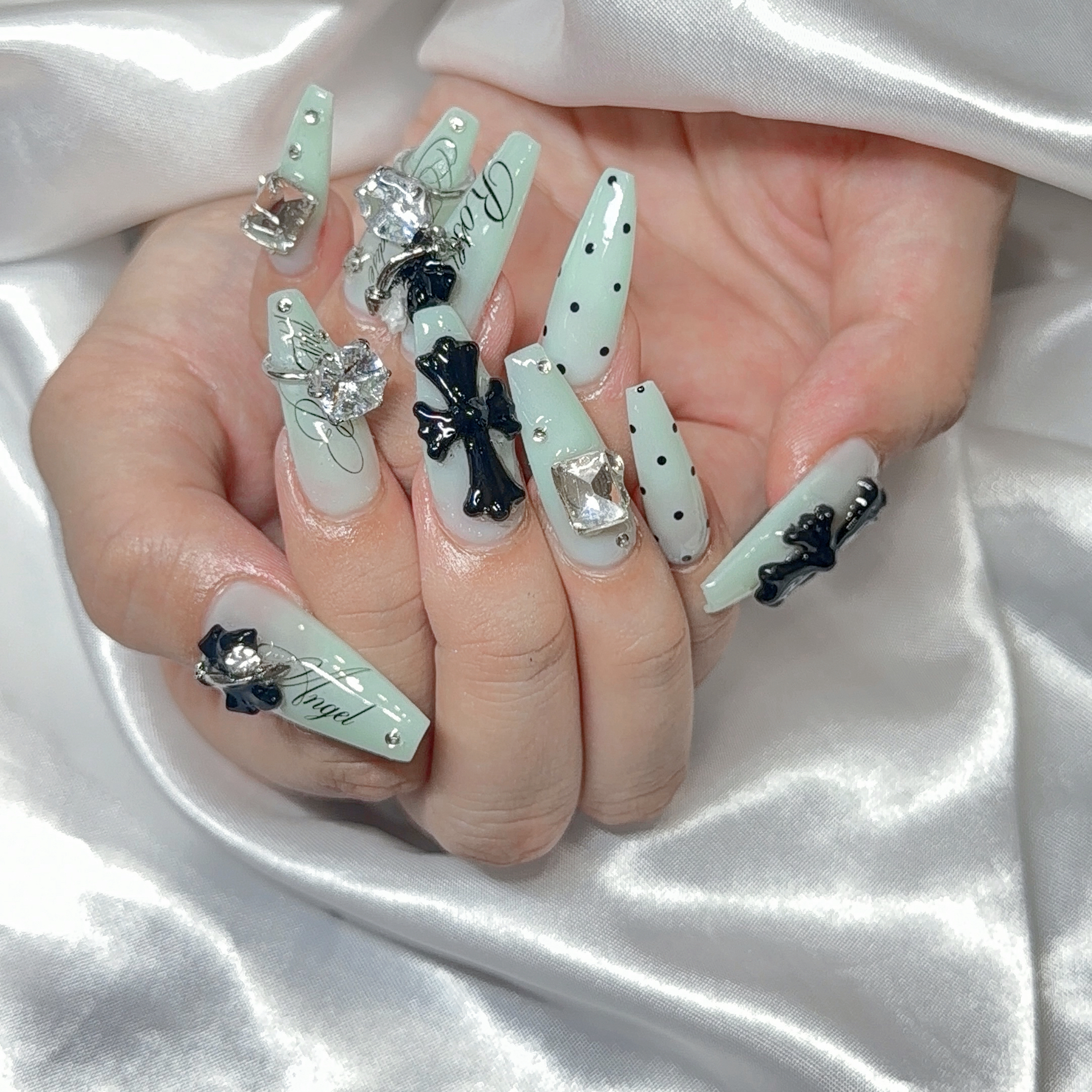 kira.Lilynailstudio