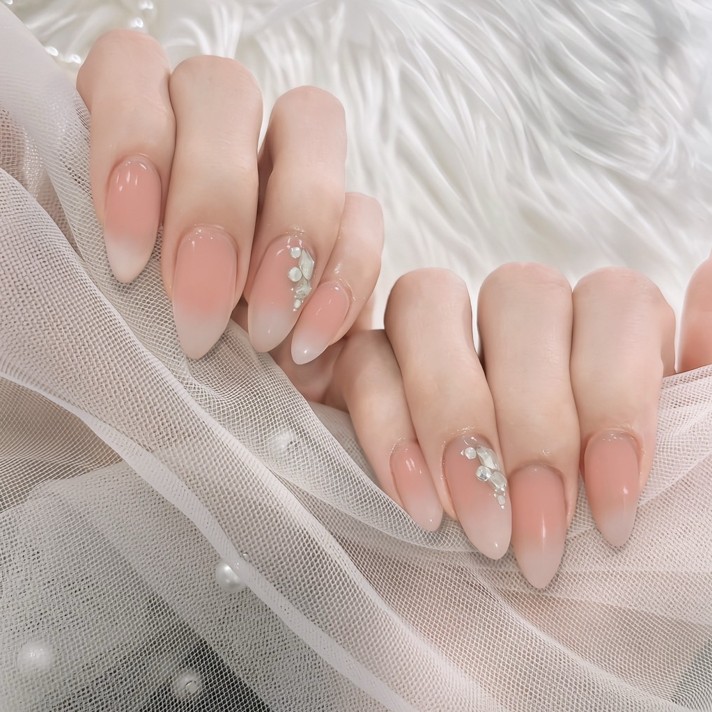 nail_Luce.
