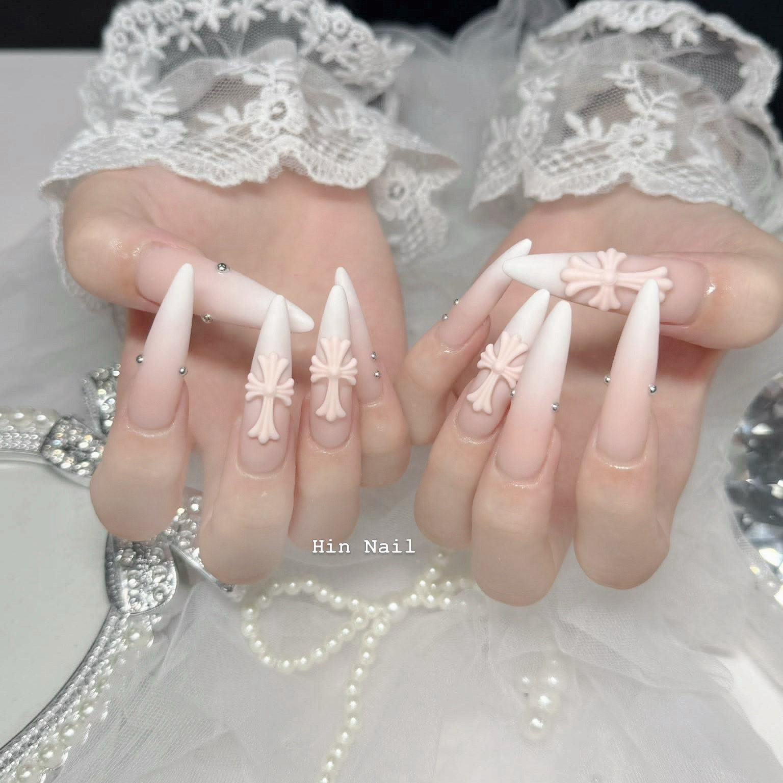 Hin_Nail