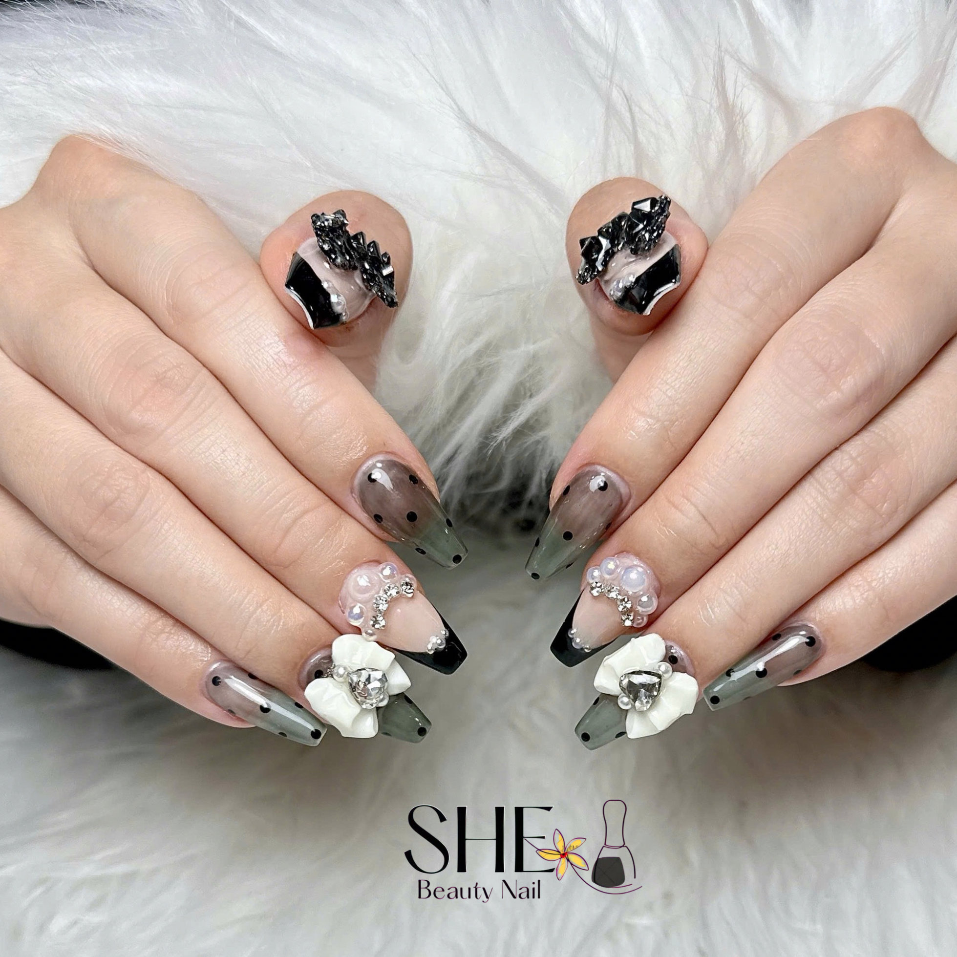 SHE_NAIL_