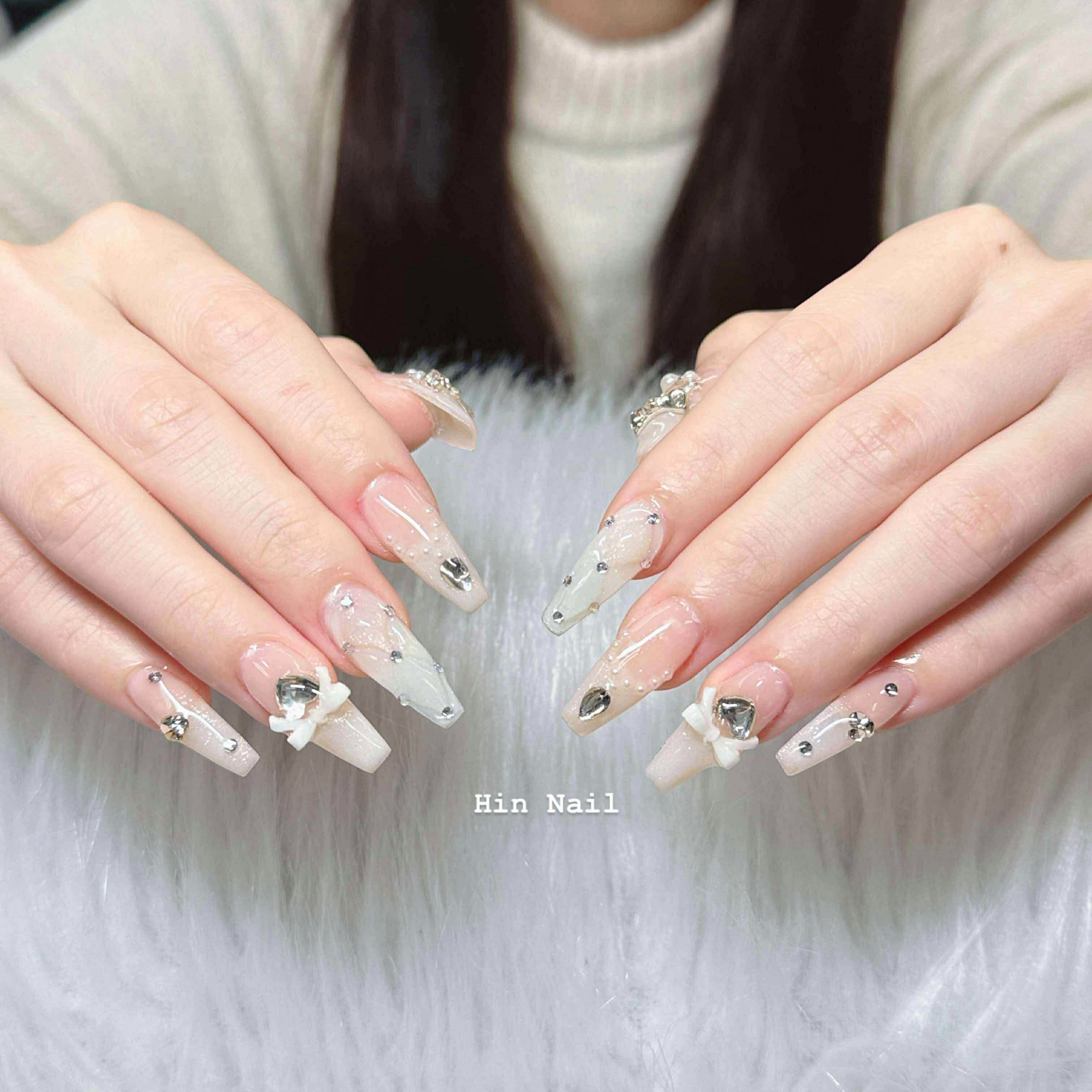 hin_nails