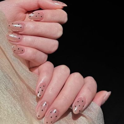 ドット柄ネイル✨
