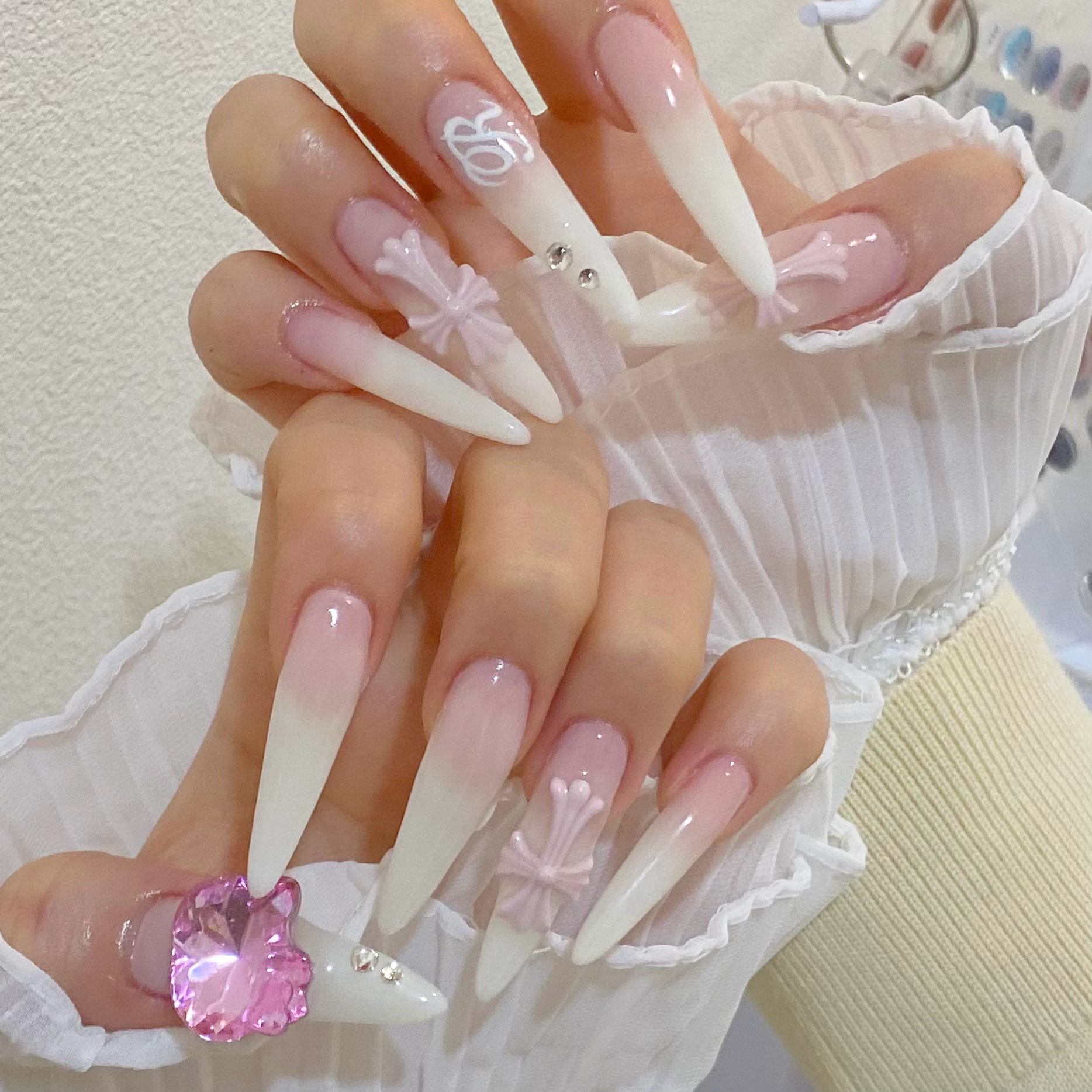 Lim_nail.aya
