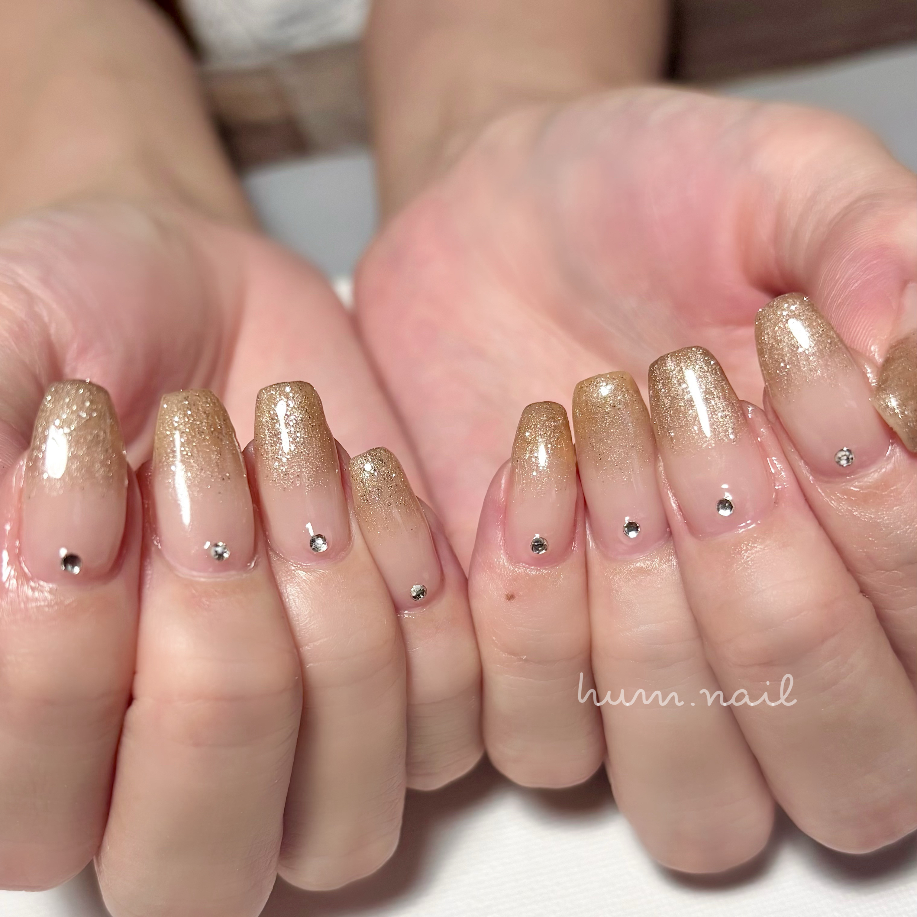 hum.nail