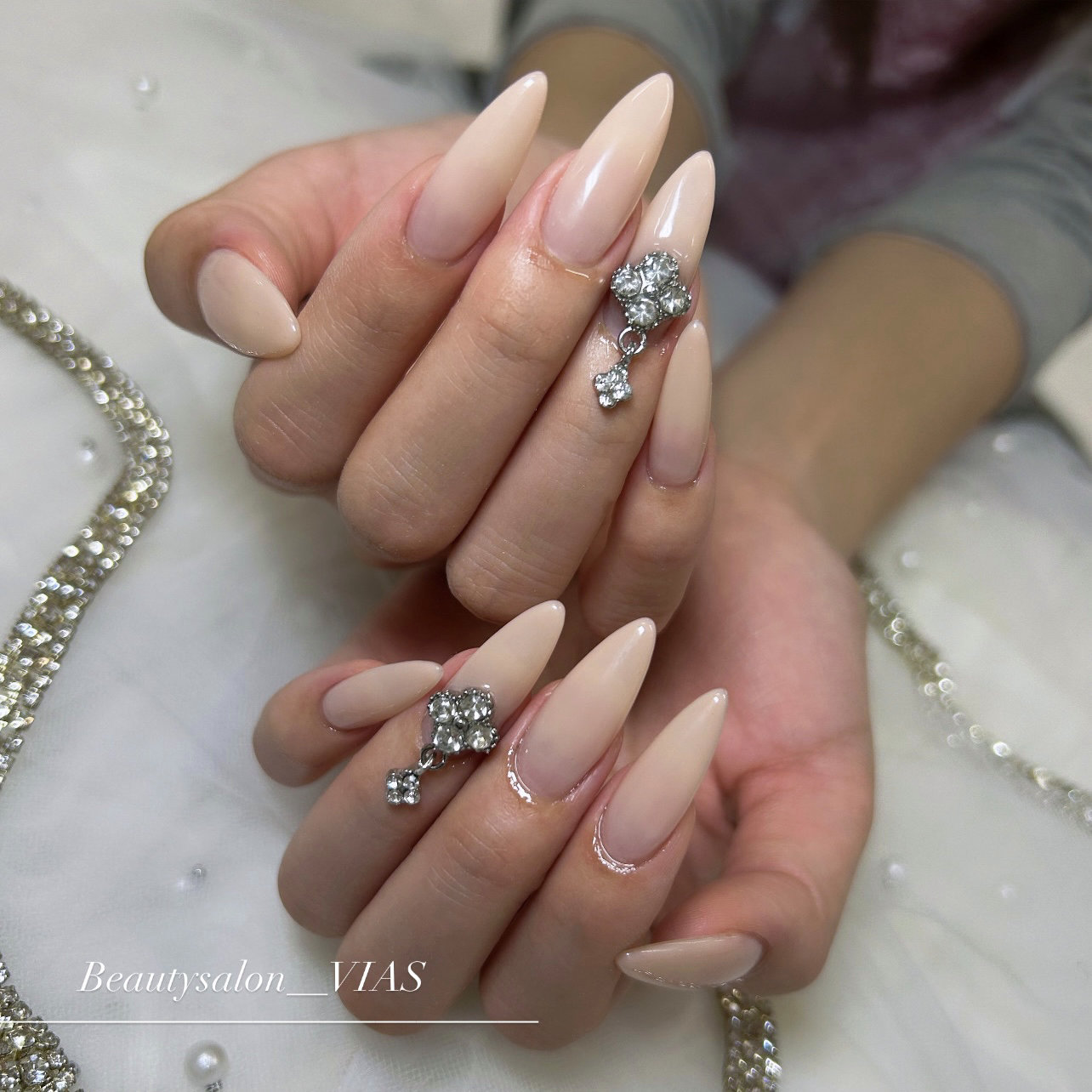 VIAS__nail