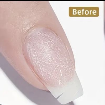 リペア 爪が少し割れていますが、
血が出ていないのでジェルをのせることができます