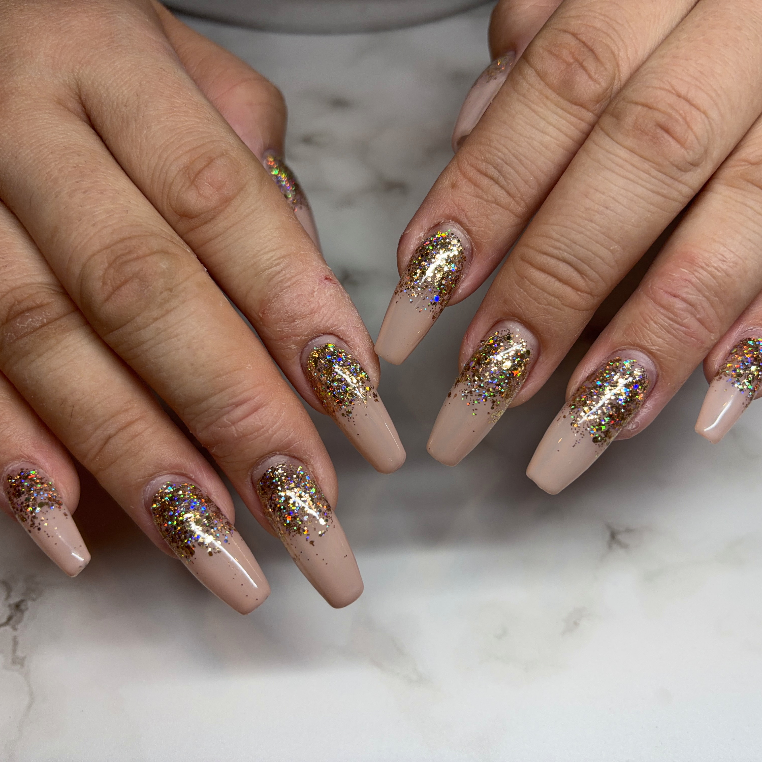 mona_nail
