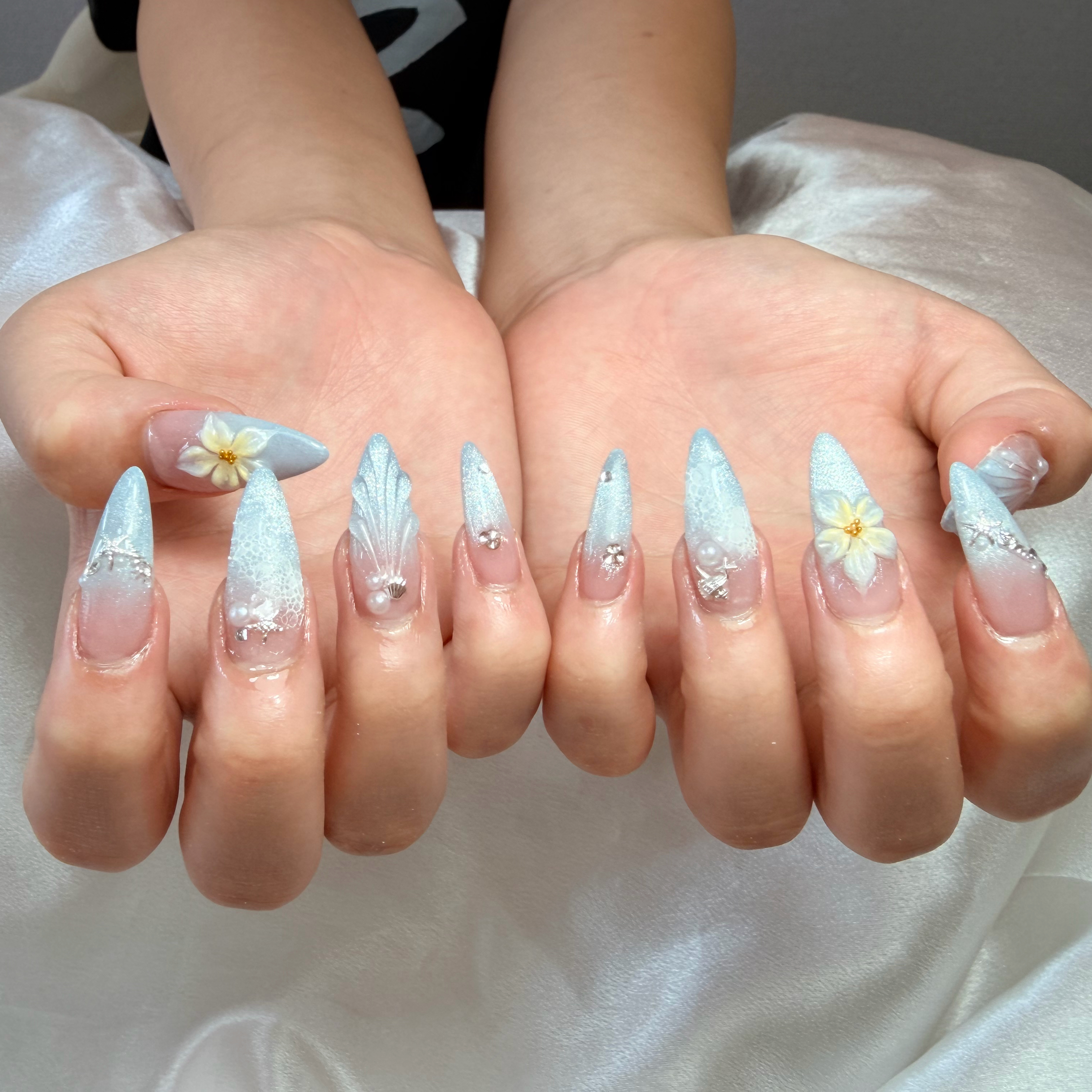 LUNA_Nails