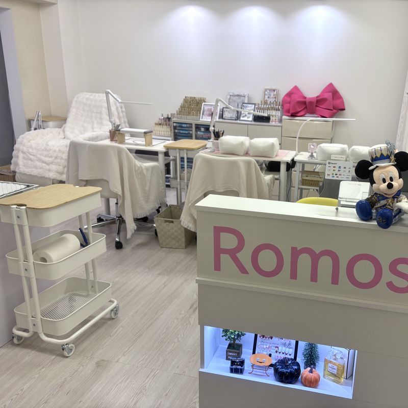 Romosa Nail Salon