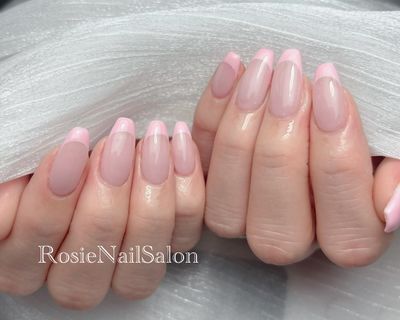 カラーフレンチのネイル