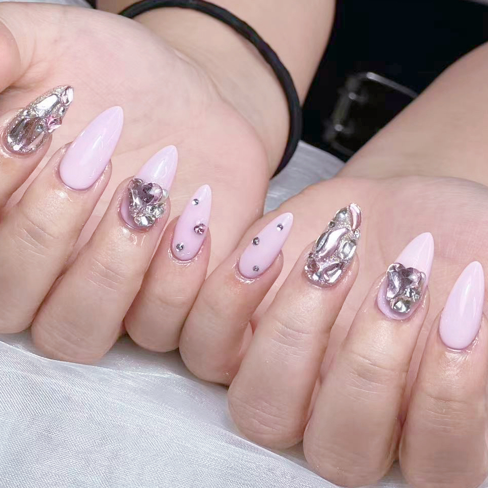 Bloom_Nail