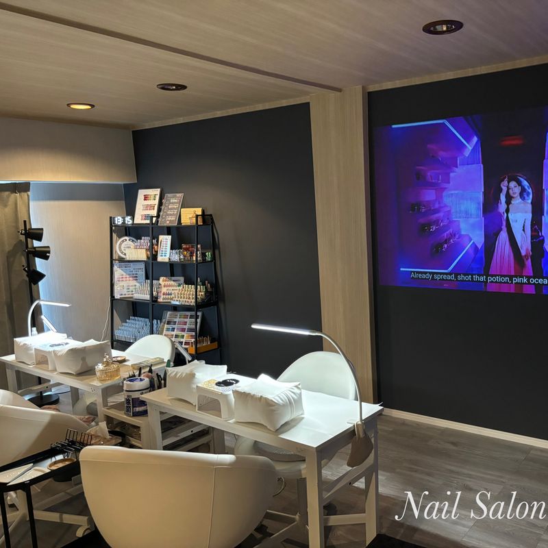 Nail Salon Happiness