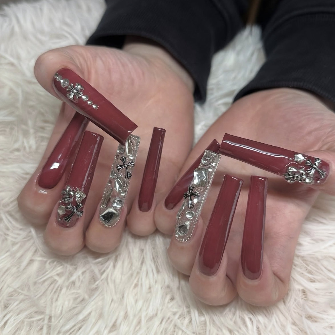 llai_nail